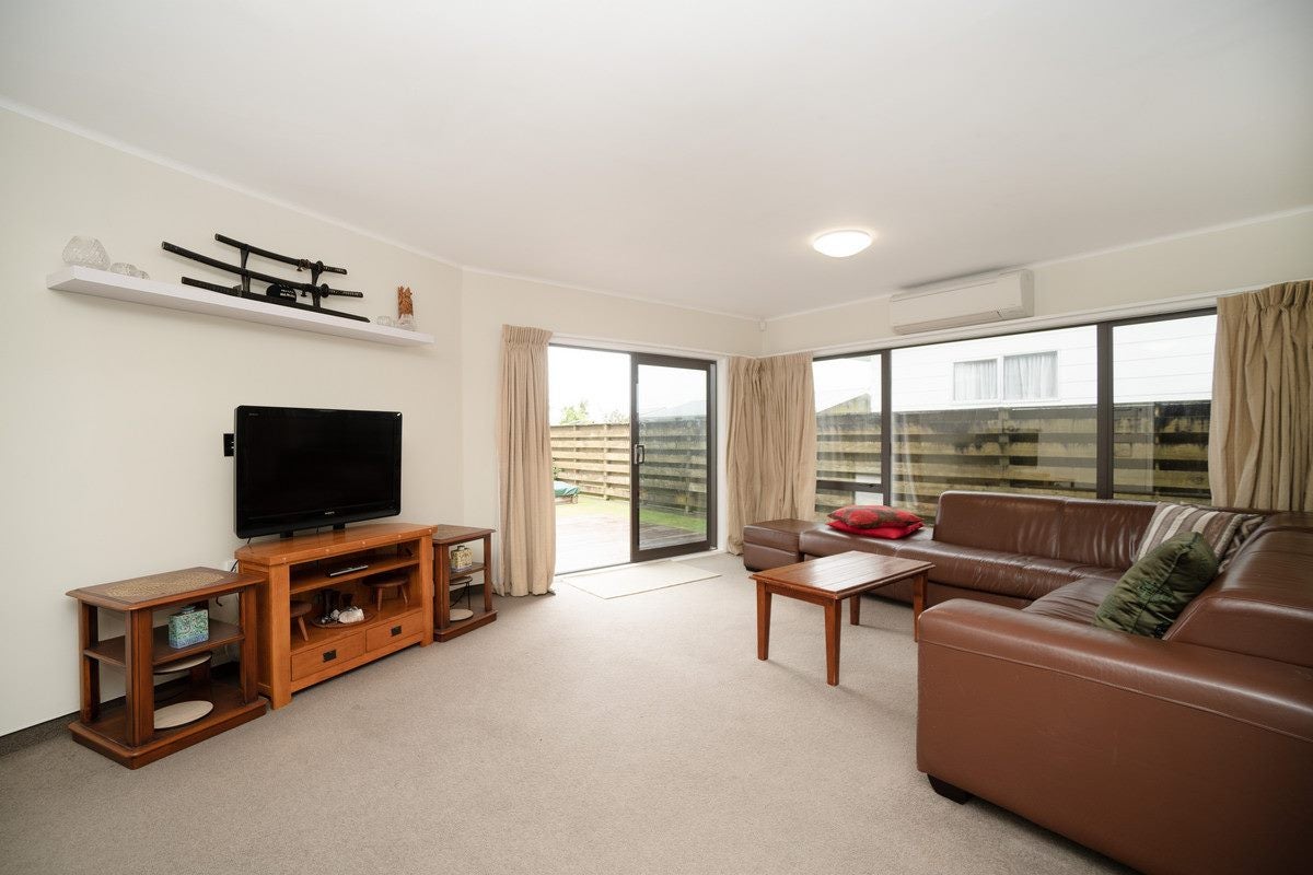 15 Raglan Avenue, Cloverlea, Palmerston North - Carousel 2