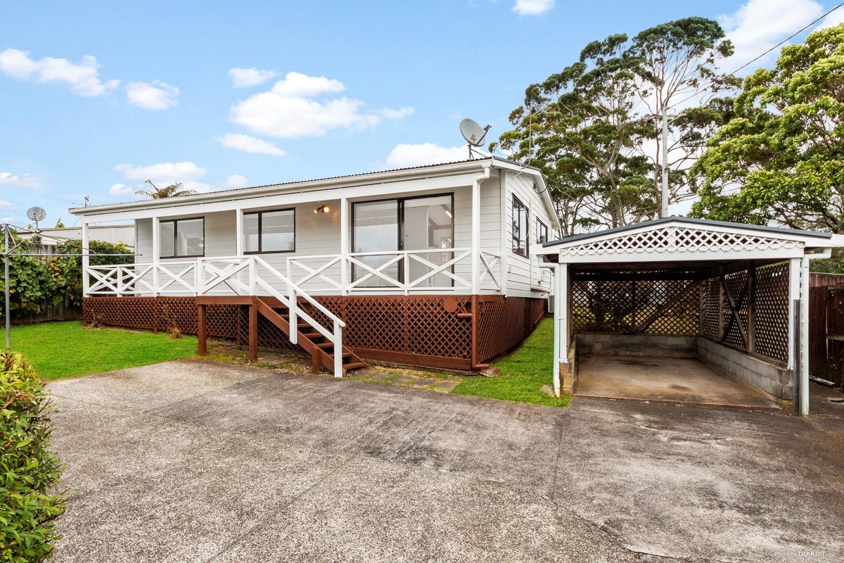 10A Coletta Lane, Te Atatu South, Auckland - Carousel 2