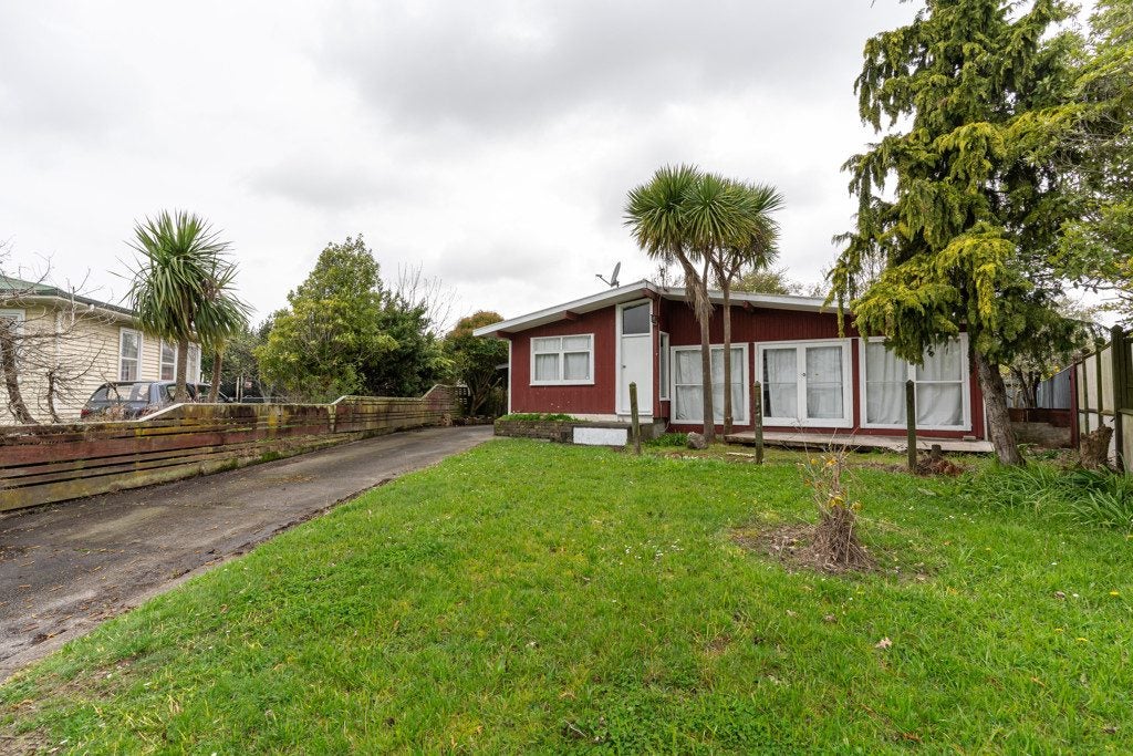 51 Abraham Crescent, Milson, Palmerston North - Carousel 1