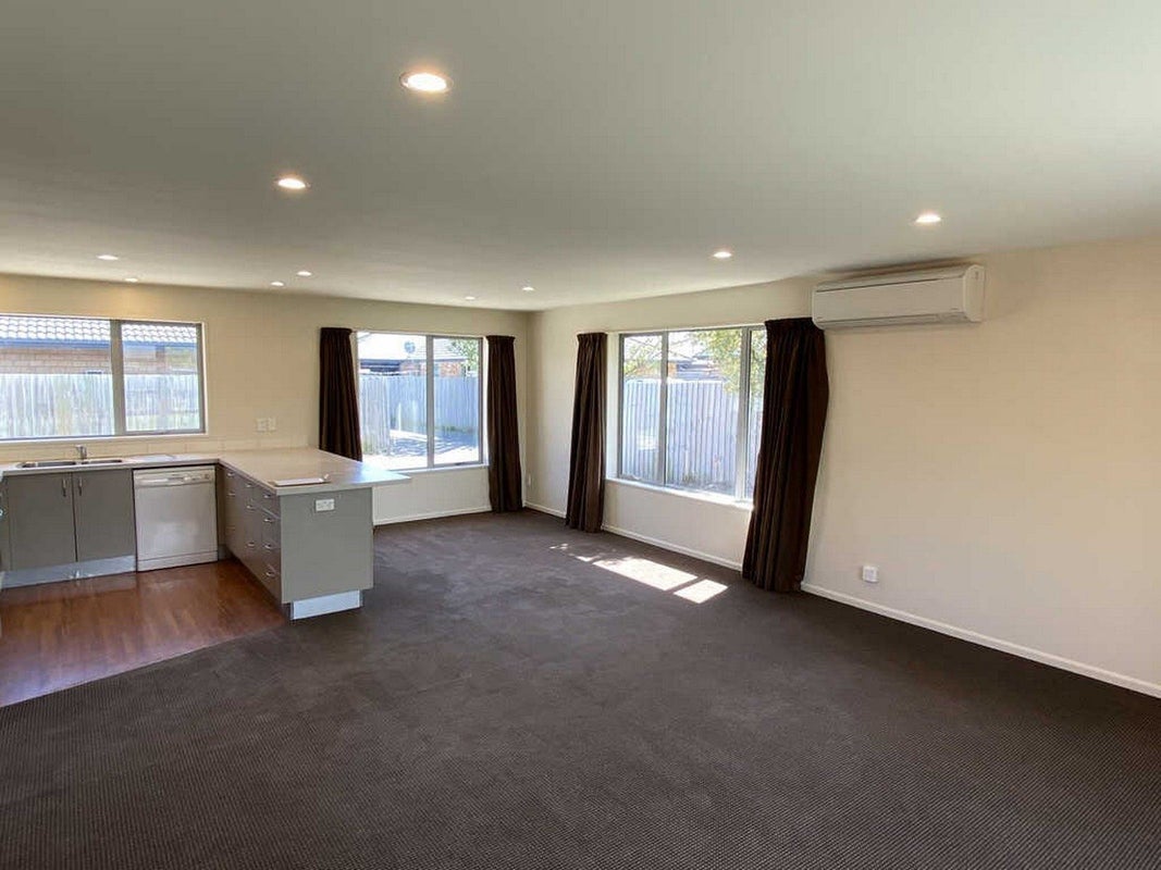 6 Cunneen Place, Aidanfield, Christchurch - Carousel 2