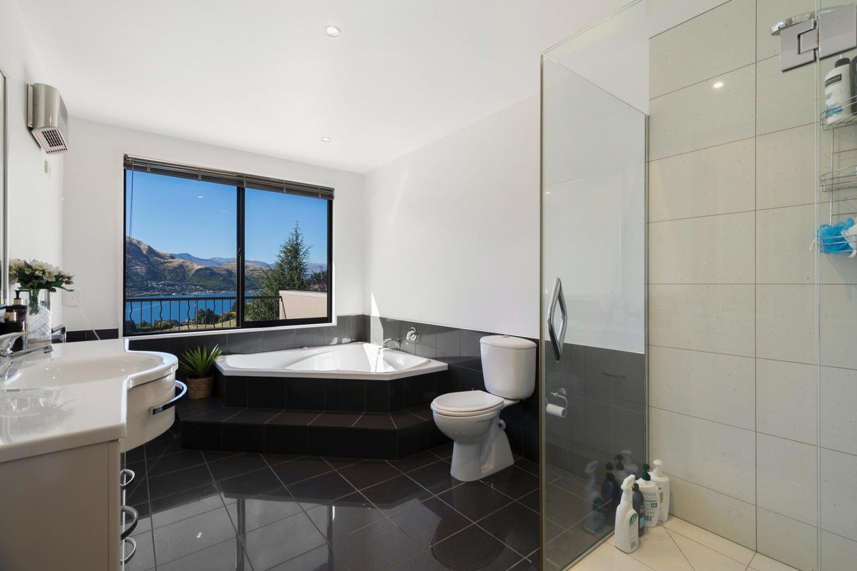17 Milward Place, Kelvin Heights, Queenstown - Carousel 38