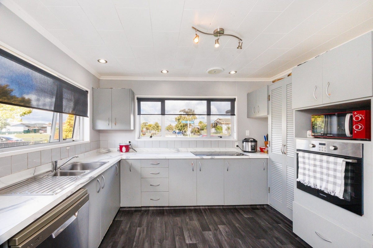32 John F Kennedy Drive, Milson, Palmerston North - Carousel 2