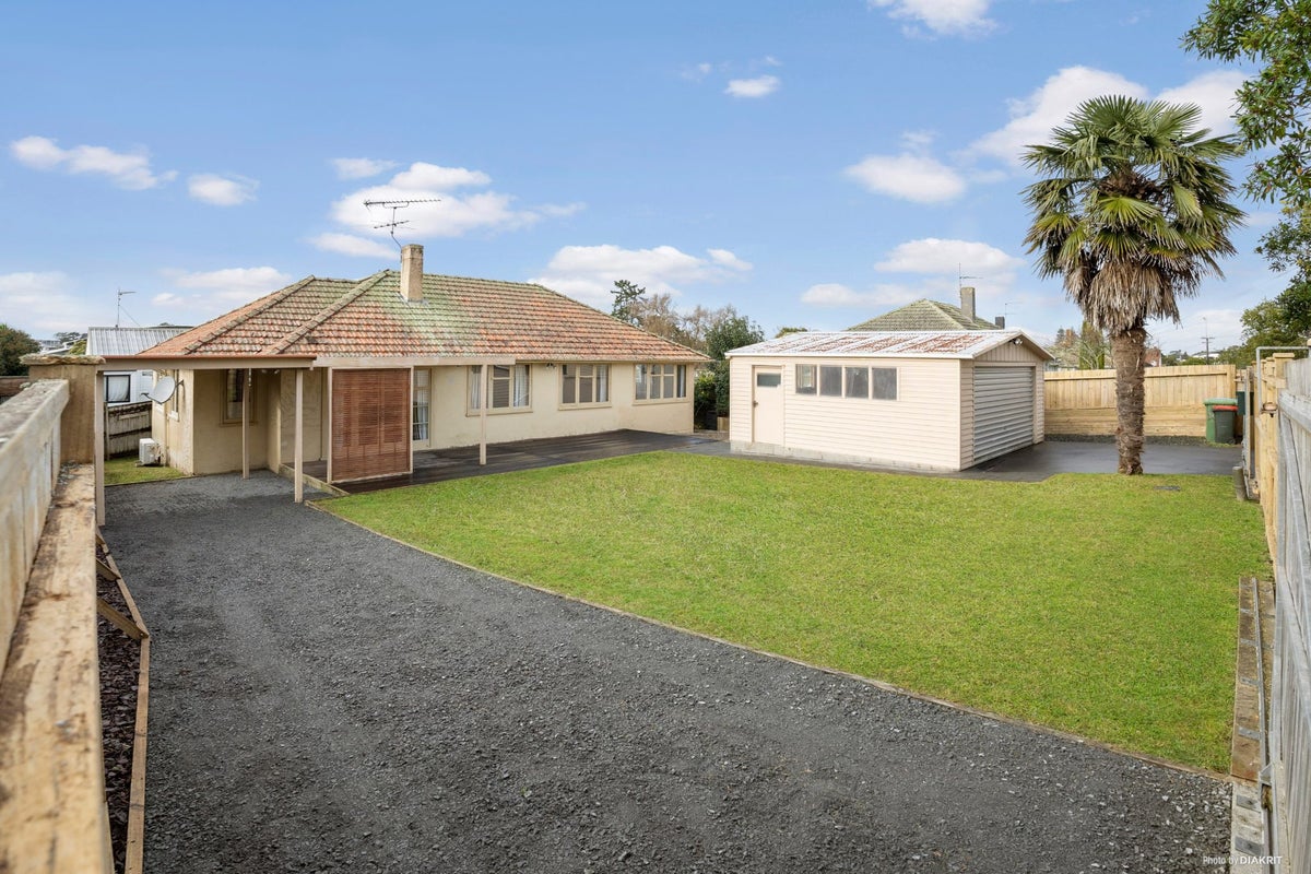 22A Chiltern Crescent, Glen Innes, Auckland - Carousel 1