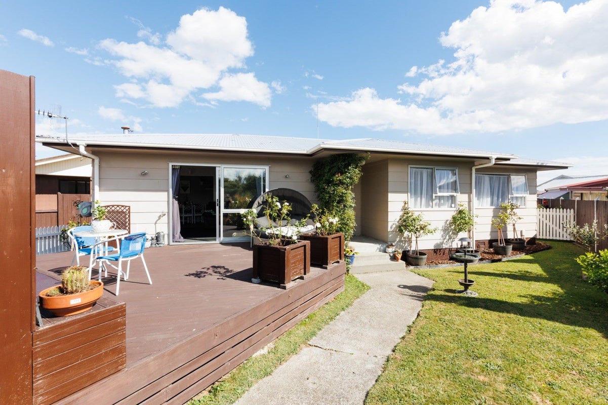 10 Hillcrest Drive, Kelvin Grove, Palmerston North - Carousel 2