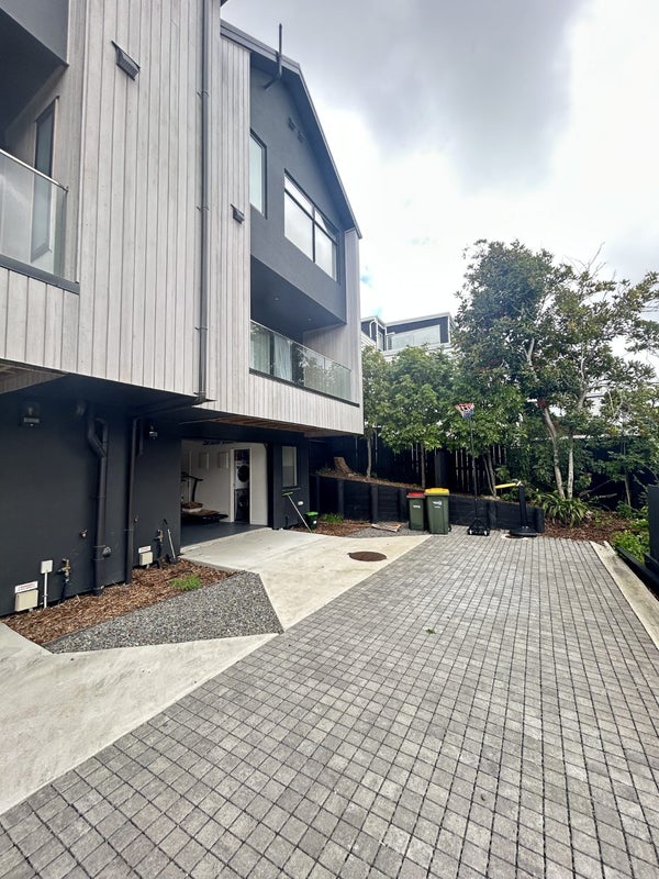 25 Penzance Road, Mairangi Bay, Auckland - Carousel 2
