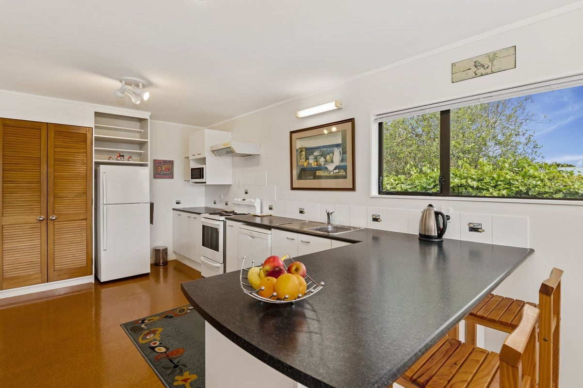 4 Sand Dune Grove, Waikawa Beach, Manakau - Carousel 2