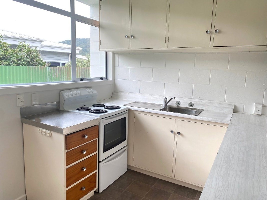 11B Rowe Parade, Wainuiomata, Lower Hutt - Carousel 2