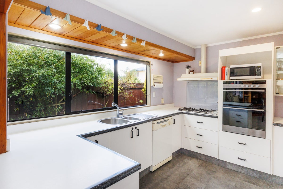 61 Clarke Avenue, Highbury, Palmerston North - Carousel 2