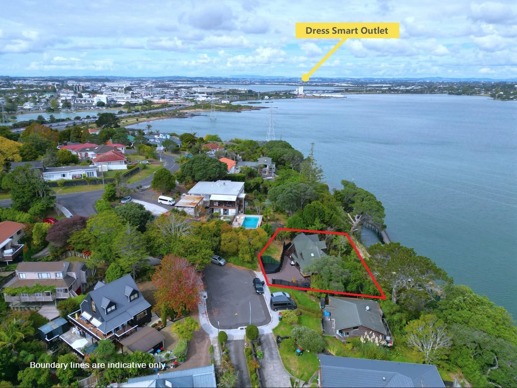1 Bamfield Place, Hillsborough, Auckland - Carousel 23