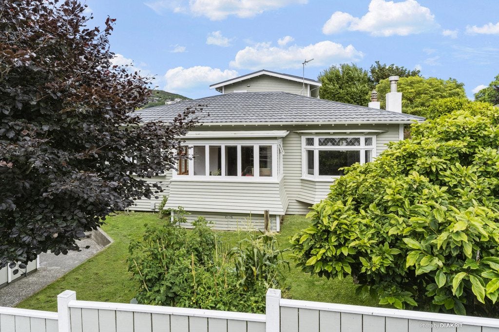 28 Cooper Street, Karori, Wellington - Carousel 1