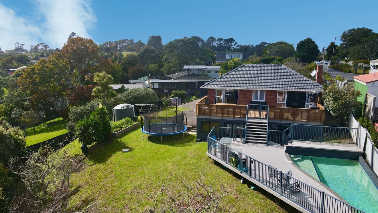 20 Burnham Road, Waitakere, Auckland - Carousel 1