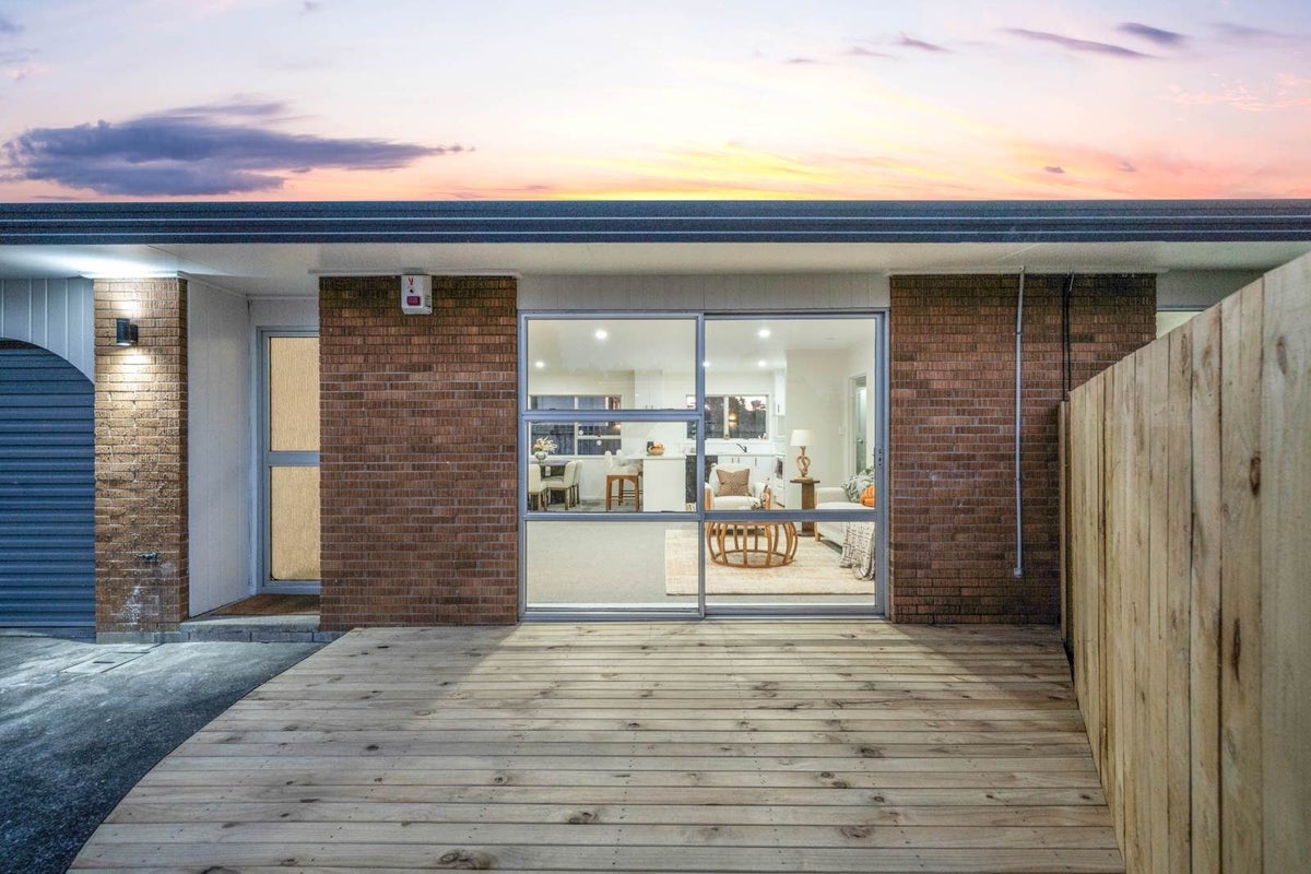 2/24 Waimana Road, Conifer Grove, Takanini - Carousel 2