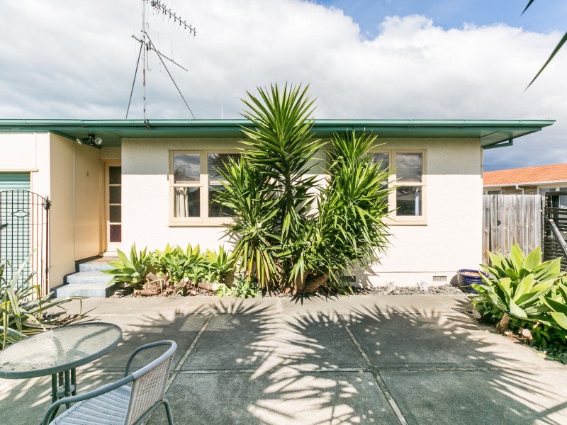 2/4 McGregor Avenue, PIRIMAI, NAPIER - Carousel 1