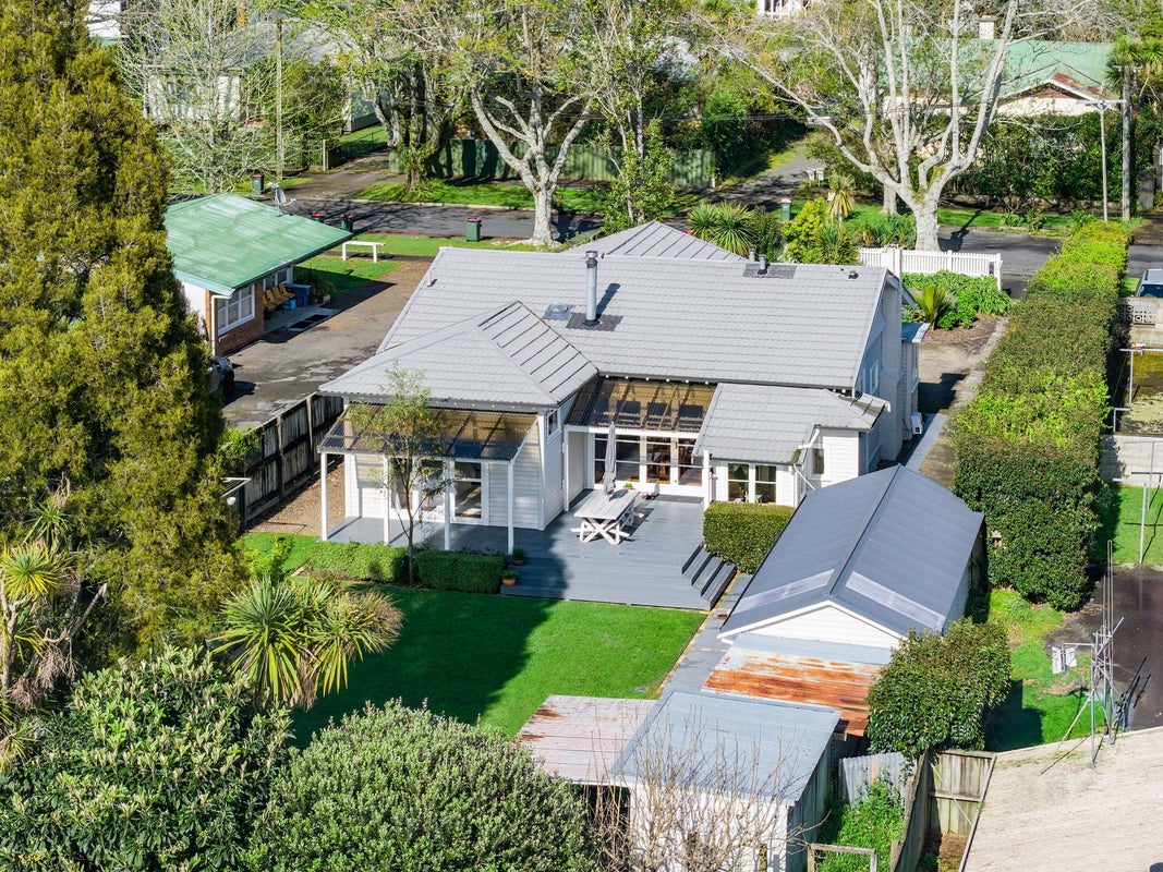 24 Kitchener Street, Claudelands, Hamilton - Carousel 1