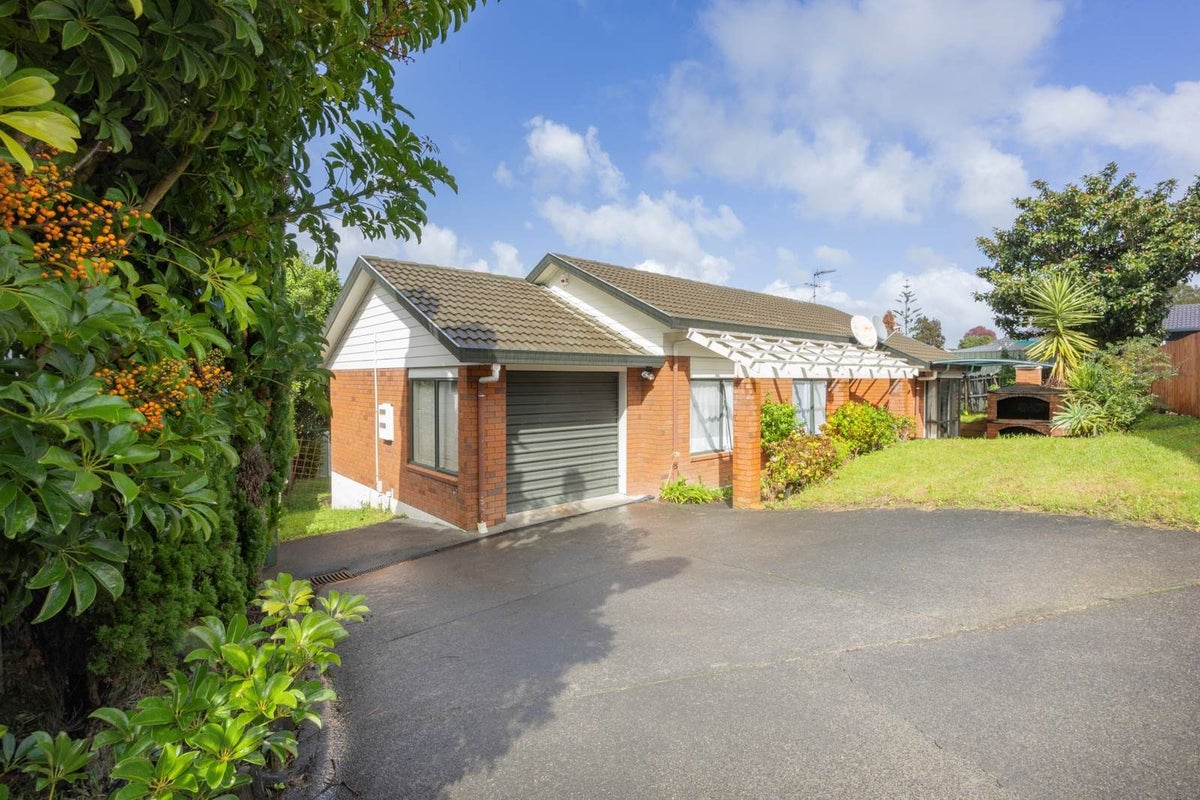 8 Stockton Place, Glendene, Auckland - Carousel 1