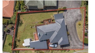 10 Coronation Road, Glenfield, Auckland - Carousel 1