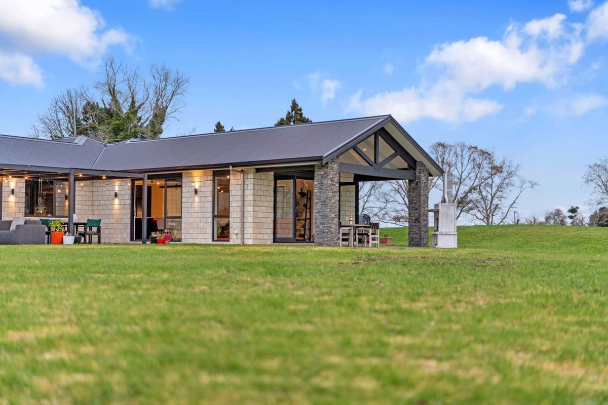 1372 Highway 22, Tuakau - Carousel 2