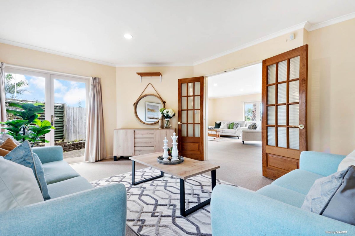 11 Araminta Place, Beachlands, Auckland - Carousel 2