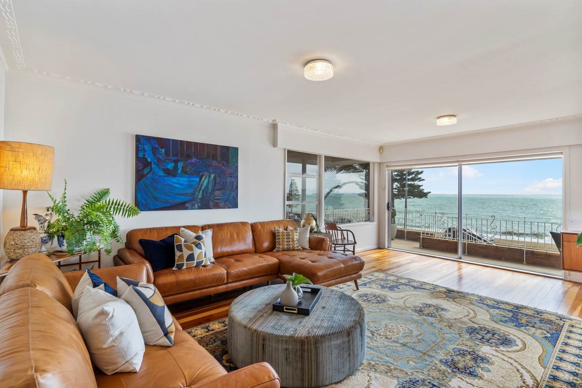30 The Esplanade, Eastern Beach, Auckland - Carousel 2