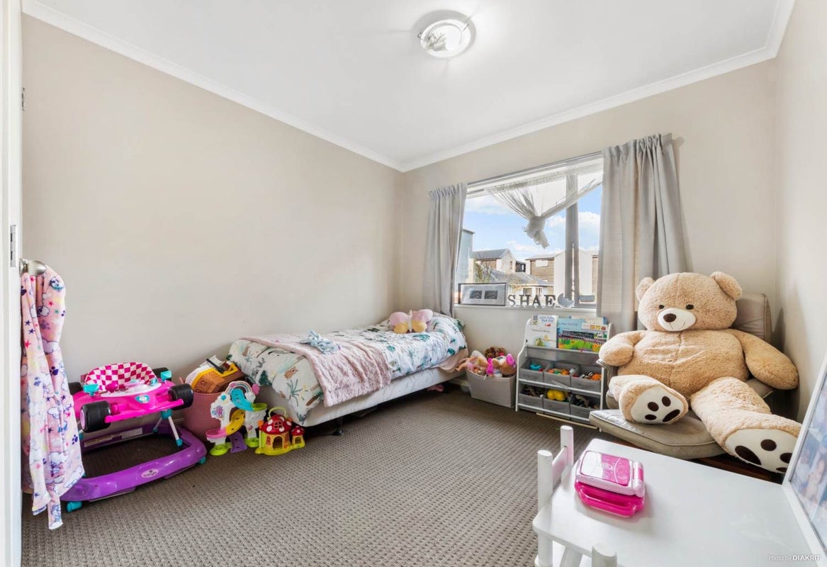 1 Rixon Place, Te Atatu Peninsula, Auckland - Carousel 2