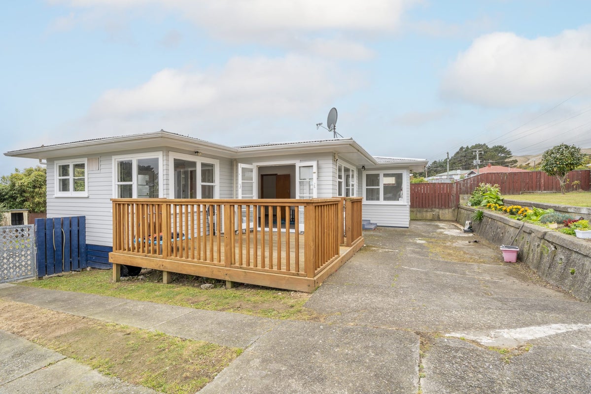 73 Driver Crescent, Cannons Creek, Porirua - Carousel 1