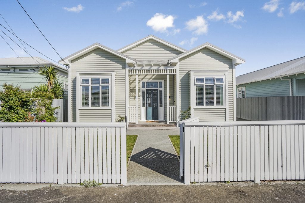 12 Huia Street, Petone, Lower Hutt, Wellington - Carousel 1