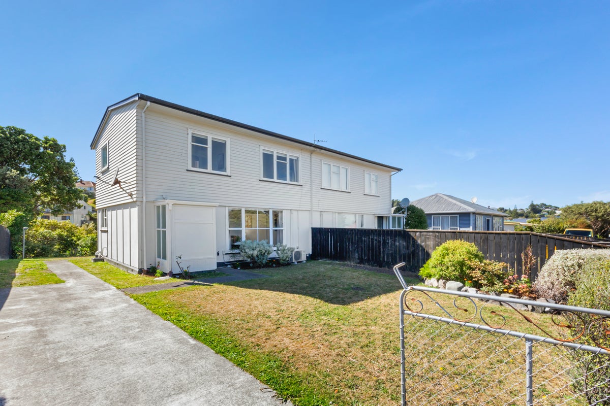 1/23 Kapiti Crescent, Titahi Bay, Porirua - Carousel 2