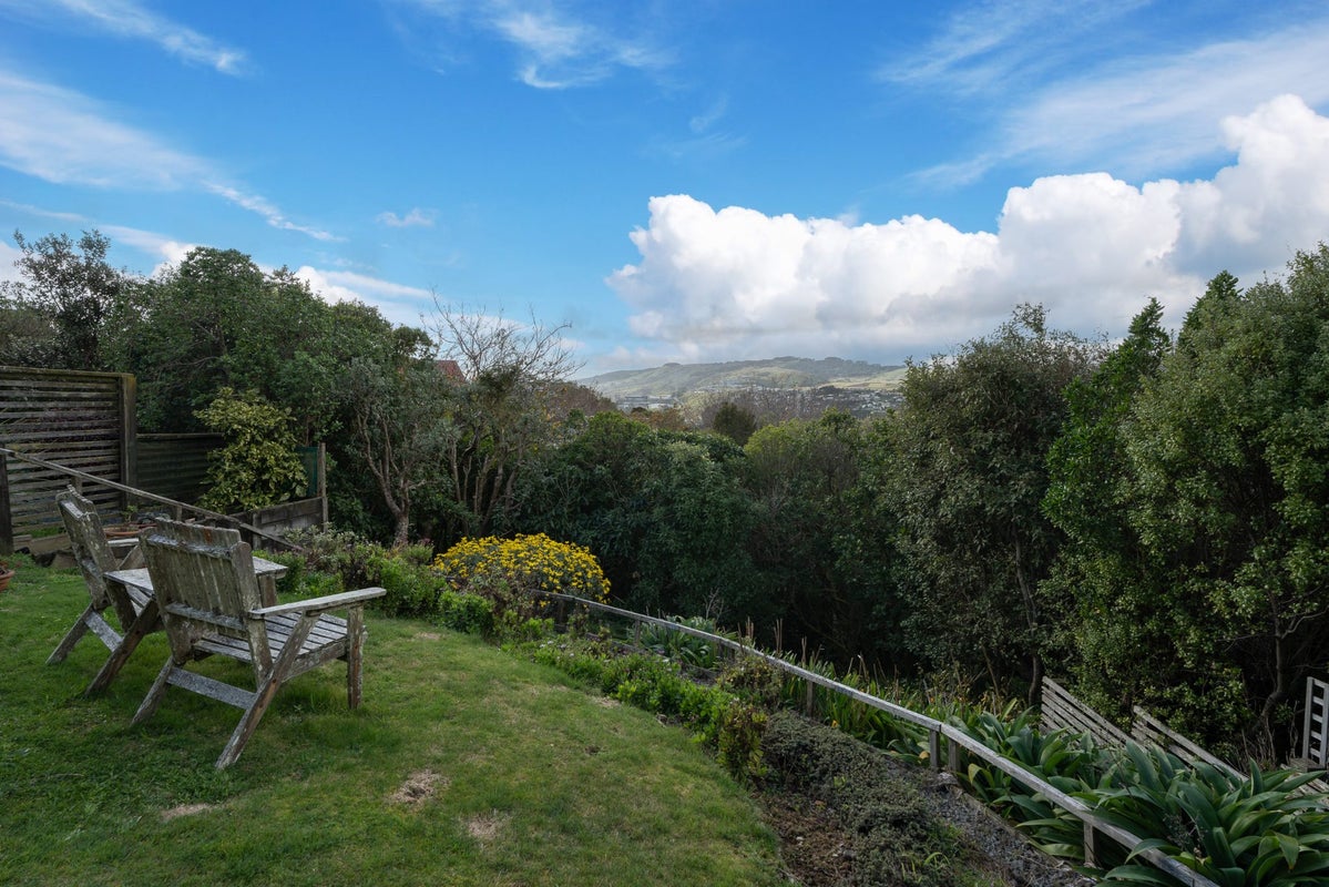1 Atamira Close, Churton Park, Wellington - Carousel 22