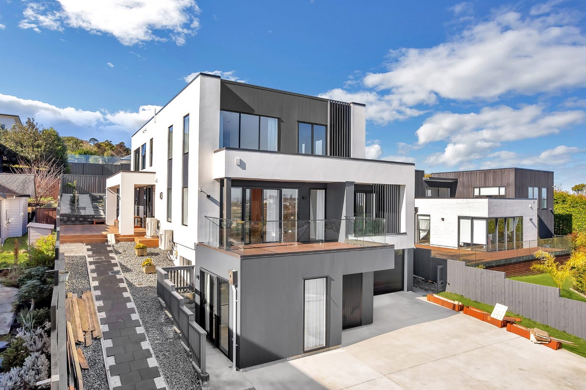 28 Roxborough Place, East Tamaki Heights, Auckland - Carousel 2