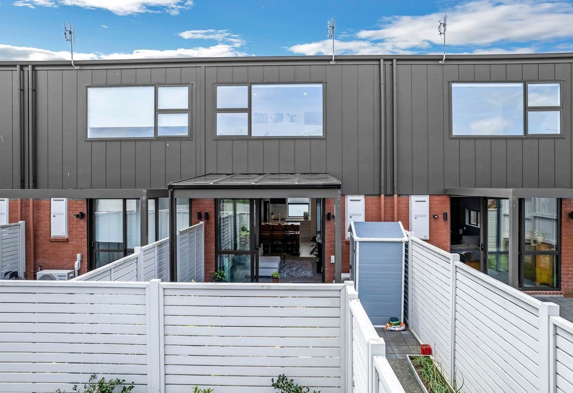 16 Whimbrel Road, Flat Bush, Auckland - Carousel 2