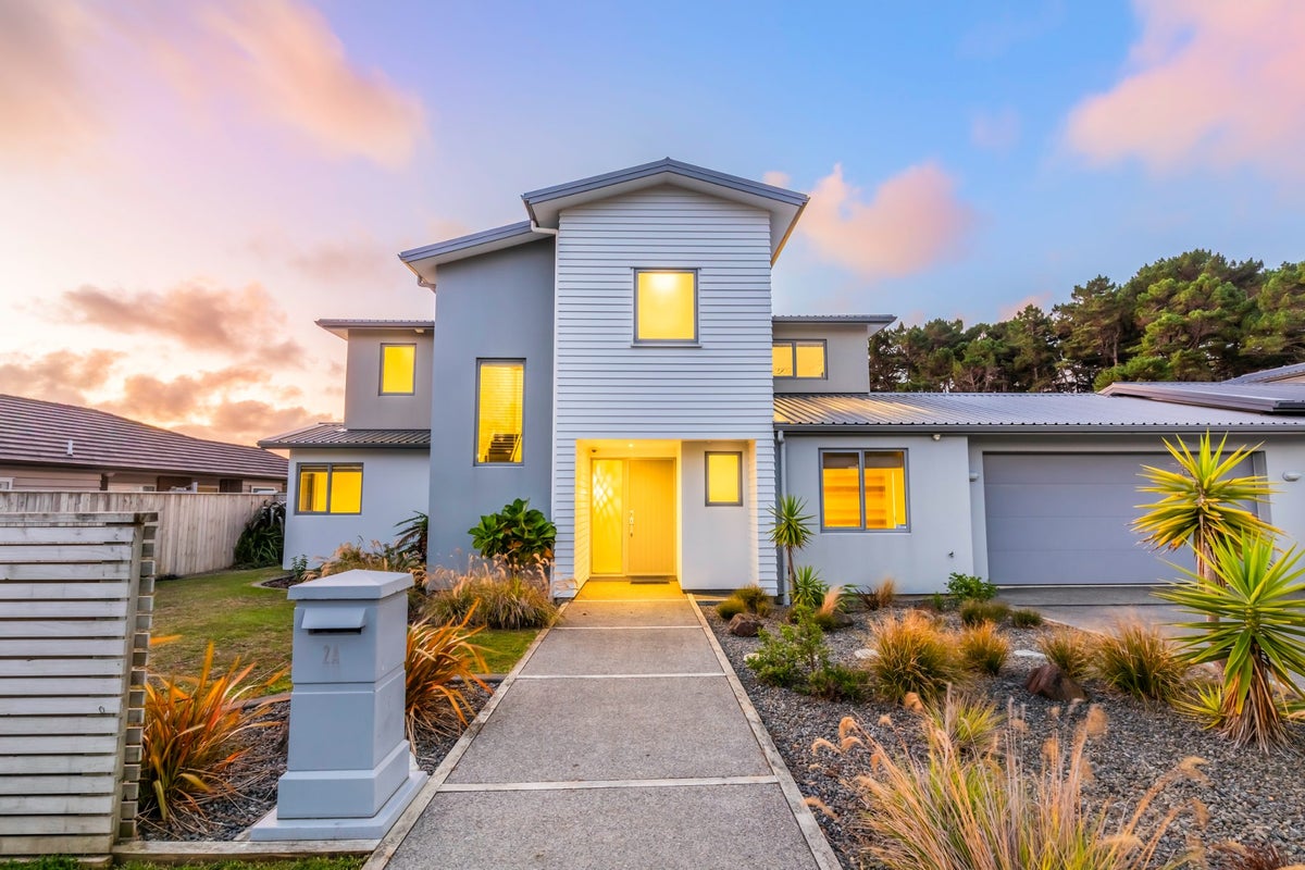2A John Burke Drive, Aotea, Porirua - Carousel 1