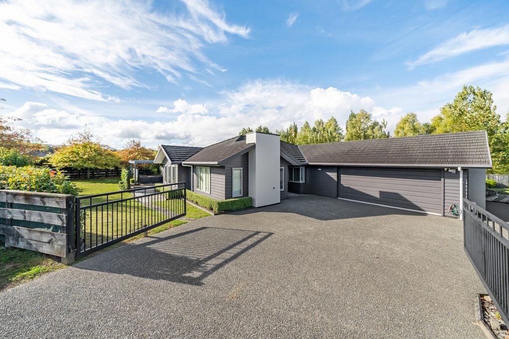 140 Norana Road, Timberlea, Upper Hutt - Carousel 1