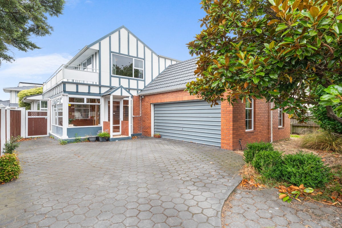 1/104 Mandeville Street, Riccarton, Christchurch - Carousel 1