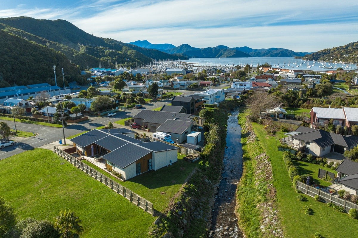 11B Beach Road, Waikawa, Picton - Carousel 30