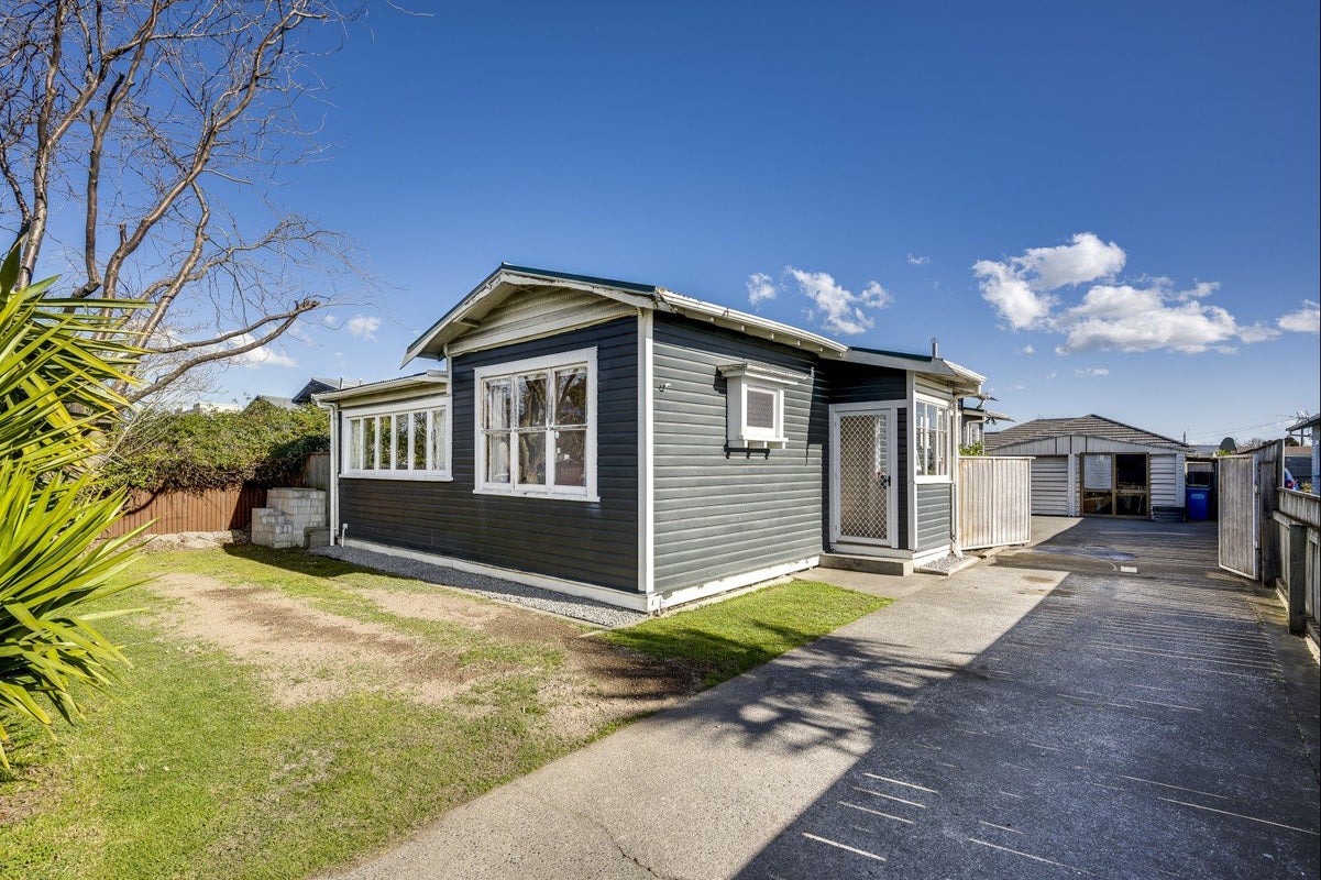 1013 Heretaunga Street West, Saint Leonards, Hastings - Carousel 1