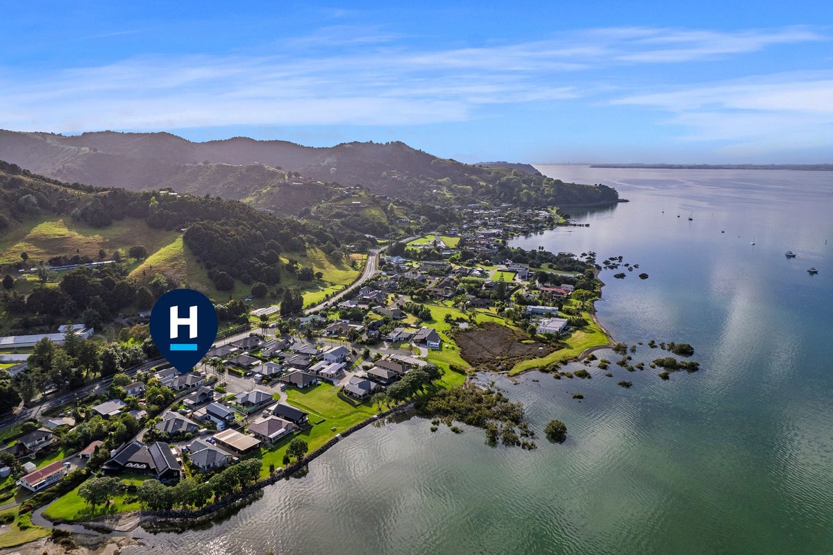 4 Tropicana Drive, Whangarei - Carousel 1