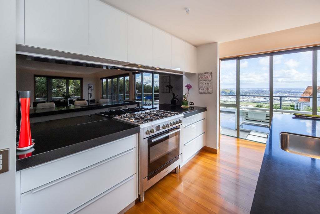 208 Cannon Hill Crescent, Mount Pleasant, Christchurch - Carousel 2