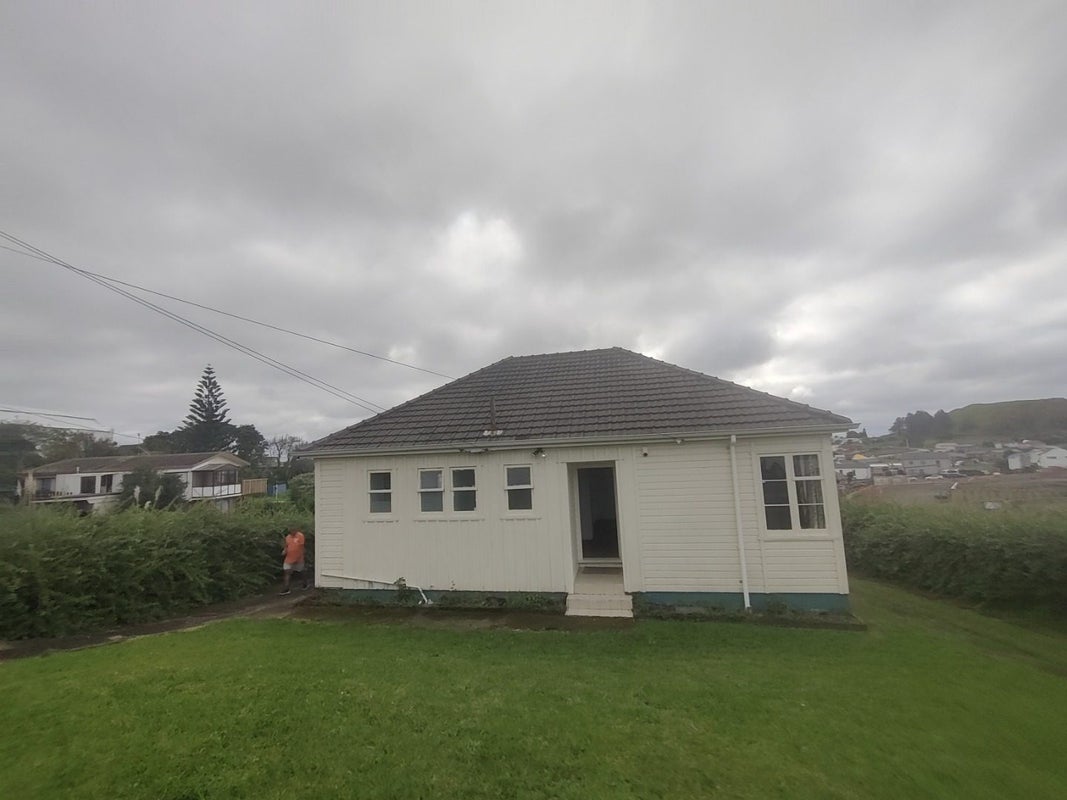 9 Howell Crescent, Mount Roskill, Auckland - Carousel 1