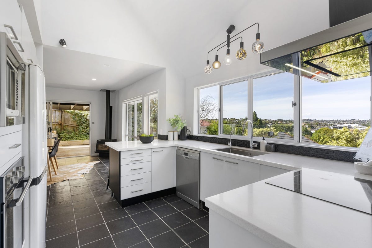 2/15A Beatrice Avenue, Hillcrest, Auckland - Carousel 2