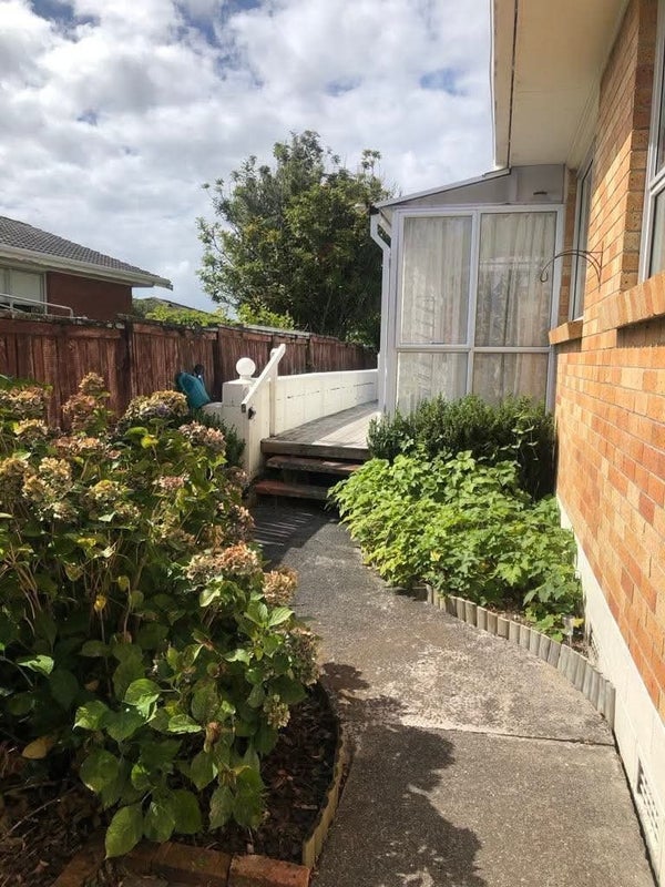 2/281 Sunset Road, Sunnynook, Auckland - Carousel 2