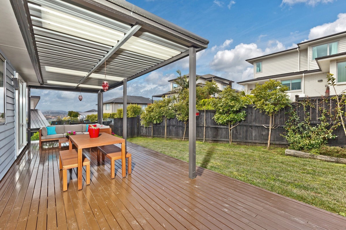 25 Major Henry Greens, Silverdale, Silverdale - Carousel 13