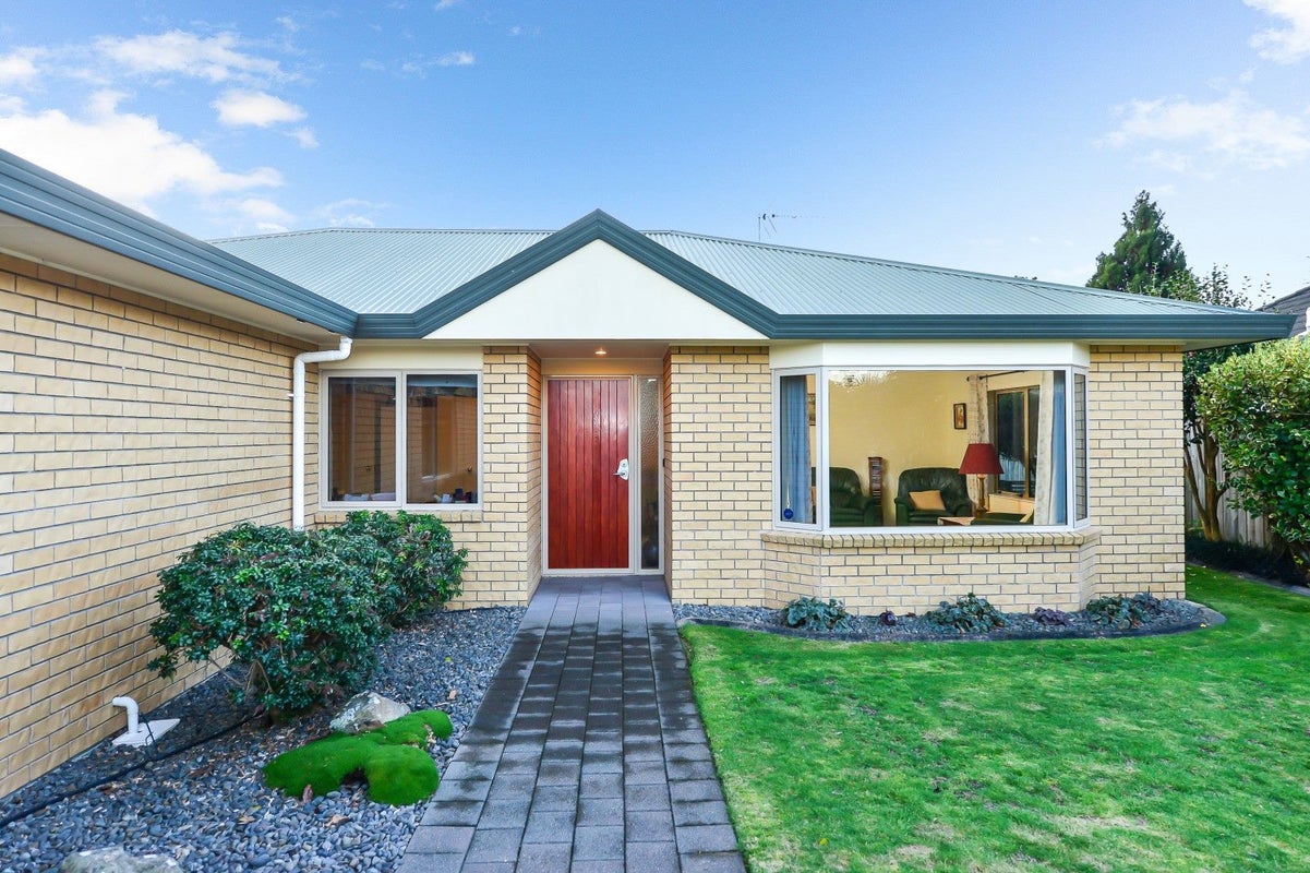 8 Fendalton Drive, Rototuna, Hamilton - Carousel 2