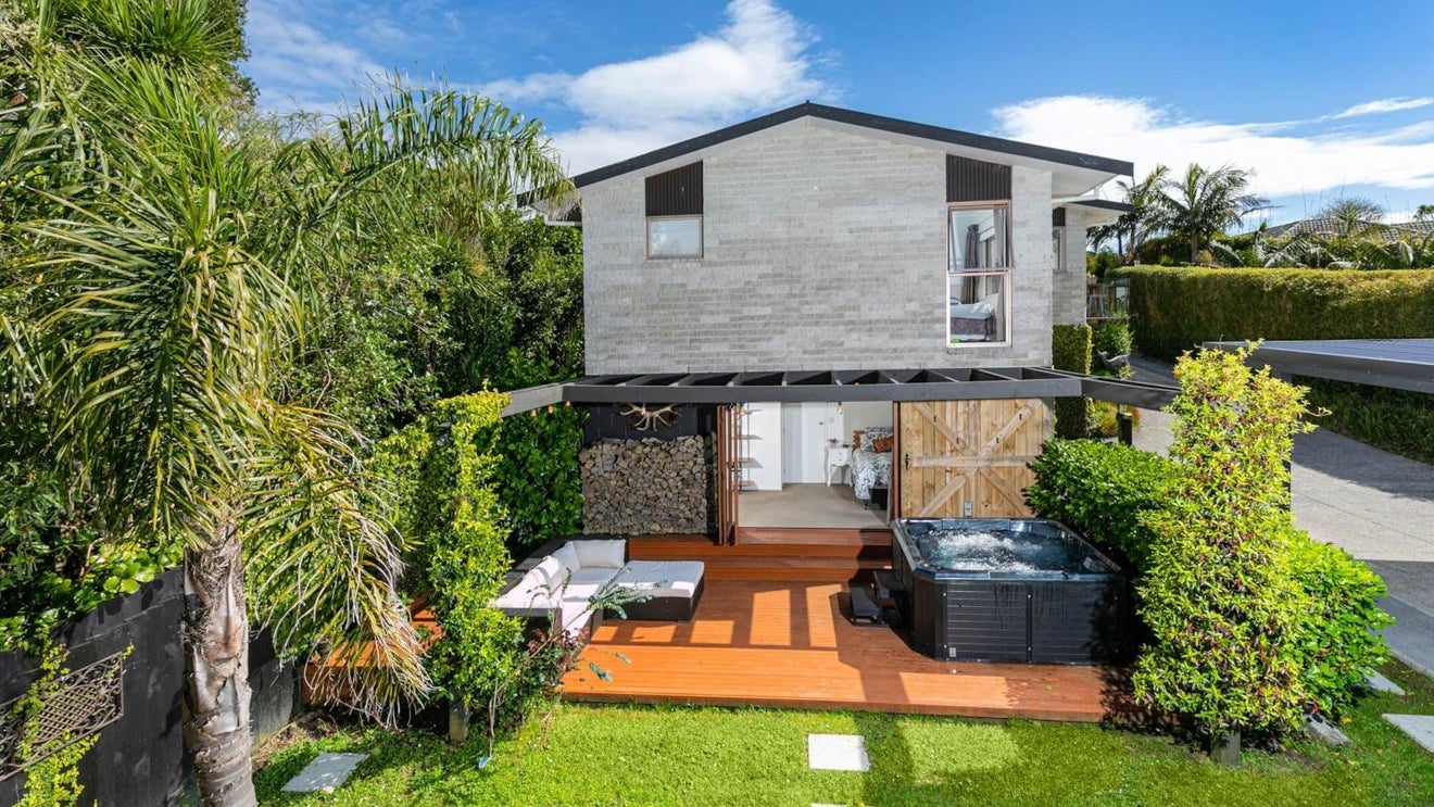 26 Asbury Crescent, Campbells Bay, Auckland - Carousel 1