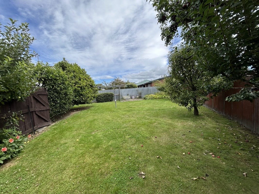 8 Miller Place, Masterton, Masterton - Carousel 17