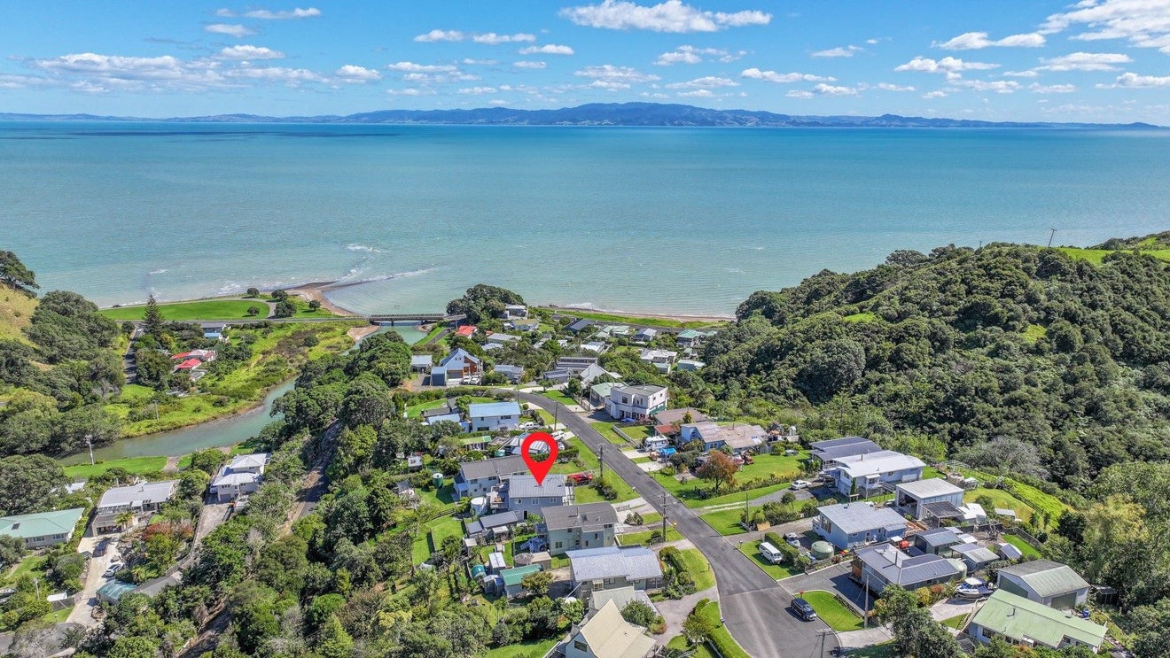 10 Eames Crescent, Te Mata - Carousel 1