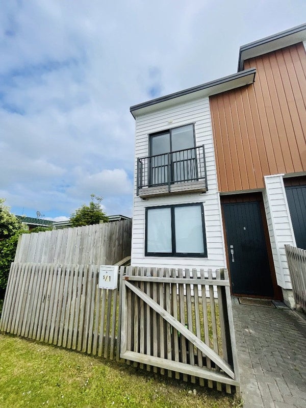 5/1 Sylvan Crescent, Te Atatu South, Auckland - Carousel 1