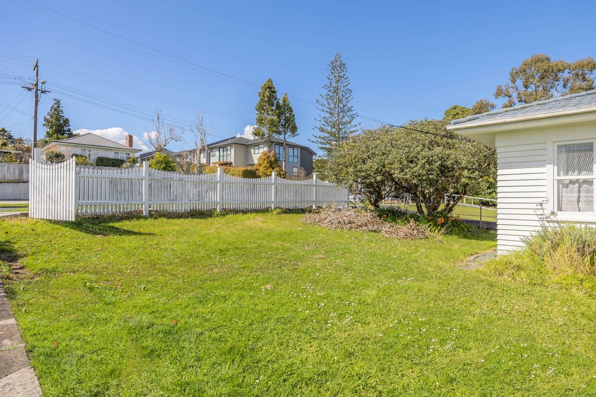 211 Whitney Street, Blockhouse Bay, Auckland - Carousel 21