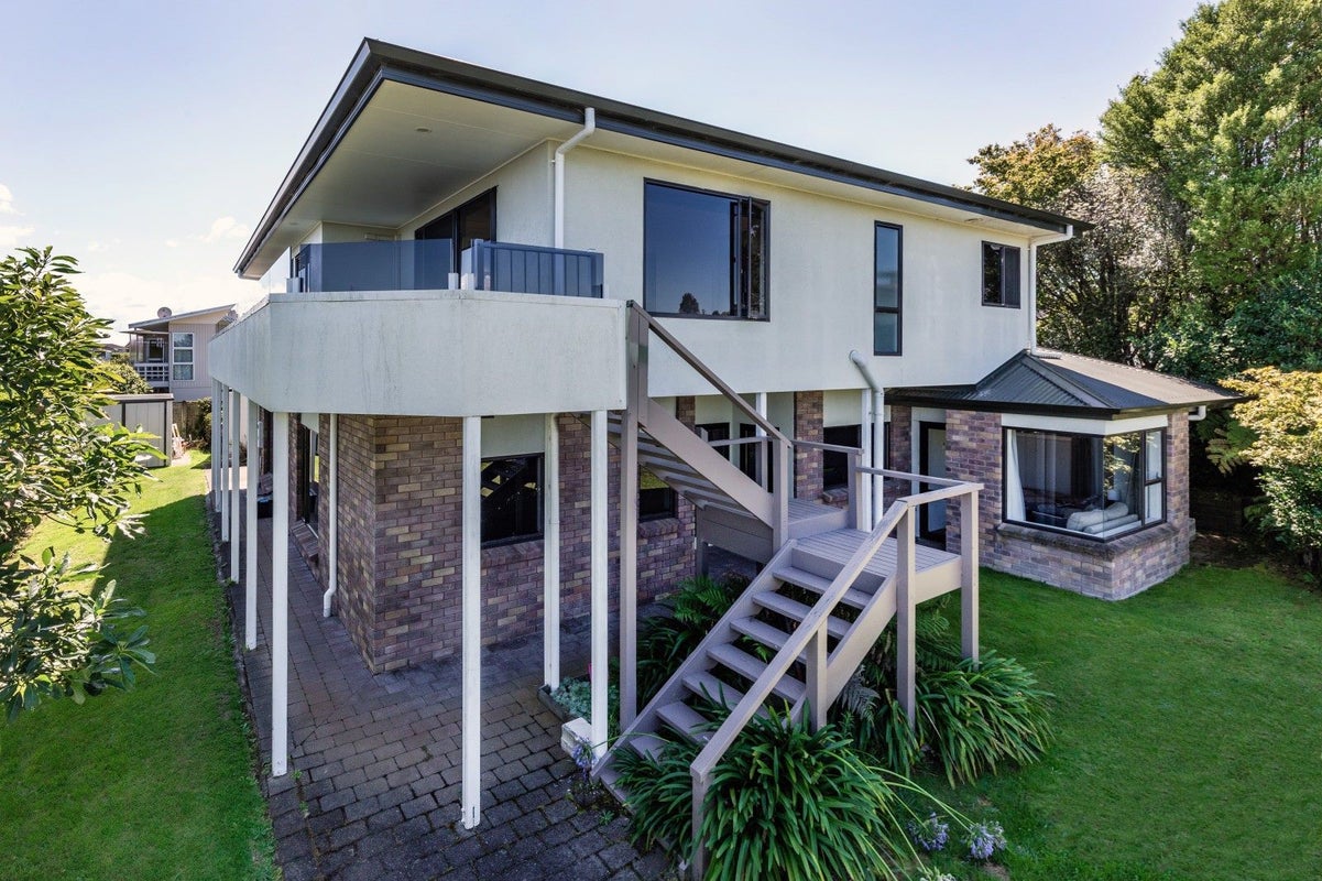 2/23 Harvey Street, Waipahihi, Taupo - Carousel 25