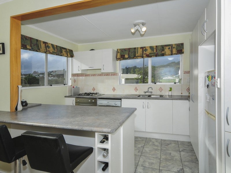 116 Holborn Drive, Stokes Valley, Lower Hutt - Carousel 2