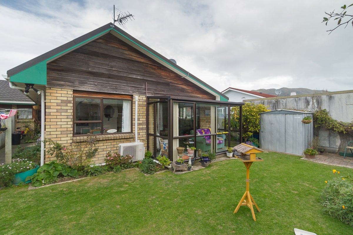 3 Durham Crescent, Fairfield, LOWER HUTT - Carousel 2